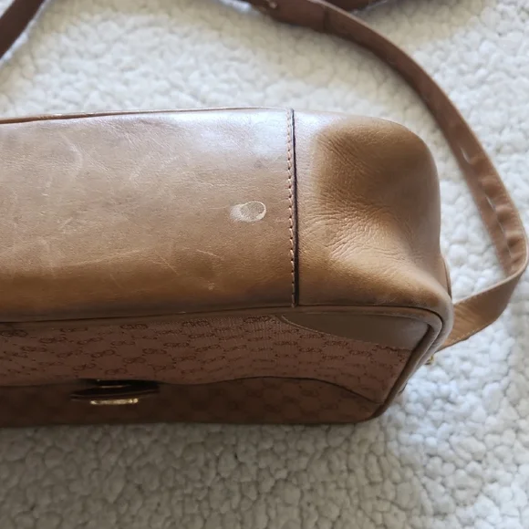 GUCCI Brown Tan Shoulder Bag w/ Signature Logo Fabric Leather sides Gold Details - Picture 13 of 16